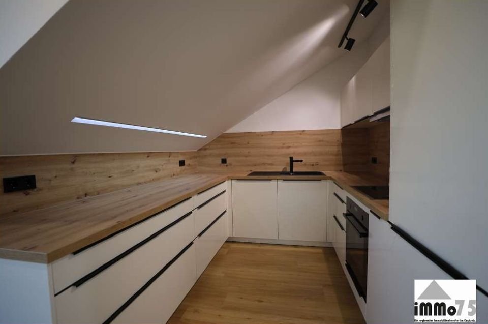 Dachgeschosswohnung in Illingen-Schützingen: Küche