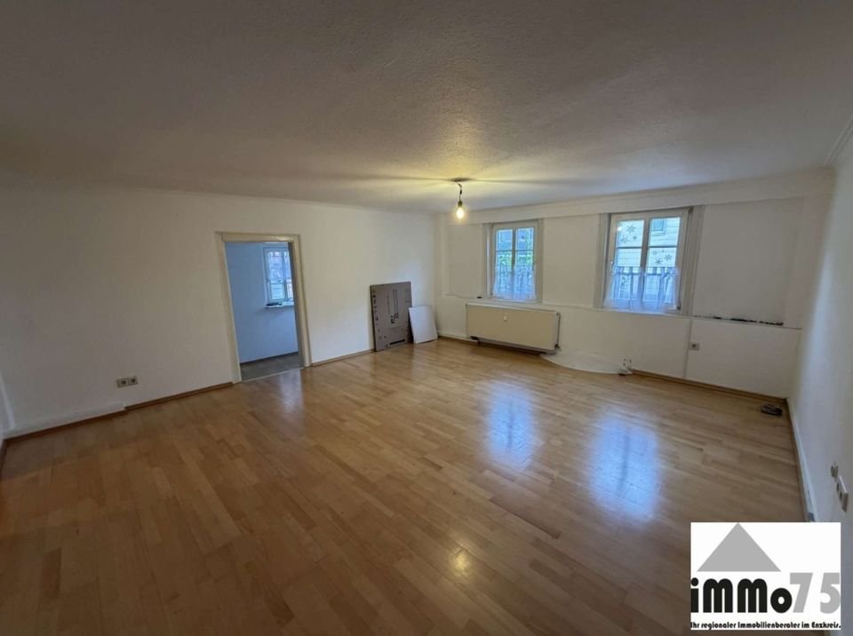 Erdgeschosswohnung in Wiernsheim: Wohnzimmer