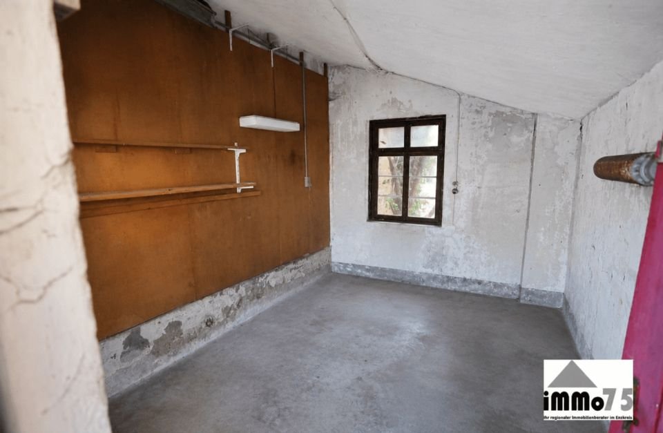 Lager mit Freifläche in Mühlacker, Kernstadt mit Dürrmenz: Schuppen
